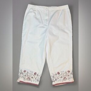 Womens White Capri Pants Christopher & Banks Sz 10 Pull On Embroidered Hem Wide